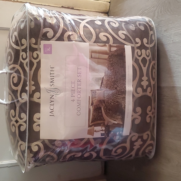 Jaclyn Smith Bedding Nwtjaclyn Smith Comforter Set Poshmark